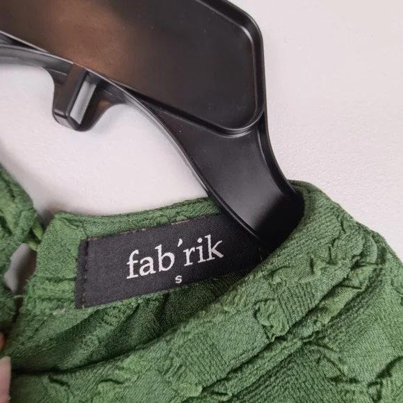 Fab'rik Green Textured Puff Sleeve Ruffle Hem Top Small Womens Preppy blouse - Picture 2 of 6
